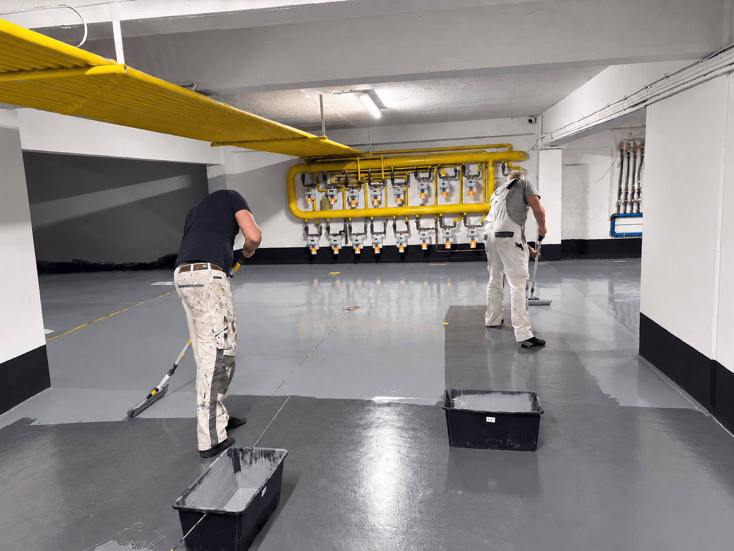 Afbeelding voor: Ondergrondse parkeergarage voorzien van slijtvaste epoxy vloercoating 